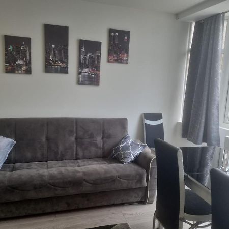 Attractive 2 Bed Apartments Free Wi-Fi And Parking Croydon Buitenkant foto