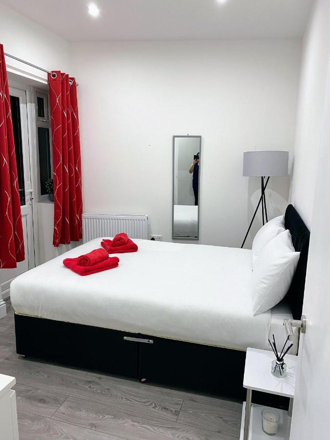 Attractive 2 Bed Apartments Free Wi-Fi And Parking Croydon Buitenkant foto