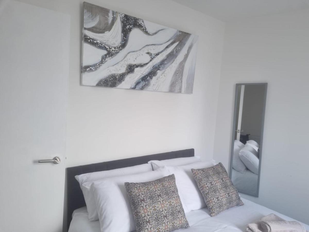 Attractive 2 Bed Apartments Free Wi-Fi And Parking Croydon Buitenkant foto