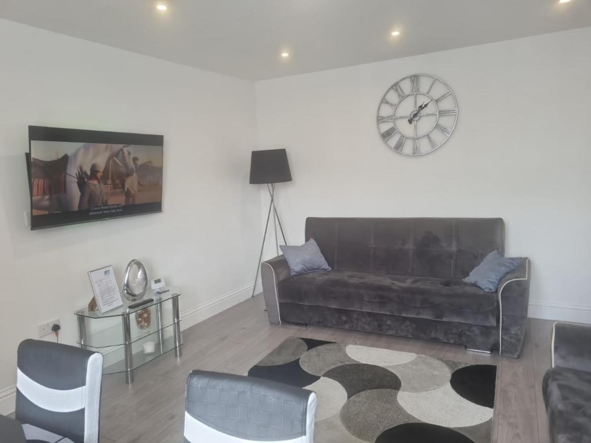 Attractive 2 Bed Apartments Free Wi-Fi And Parking Croydon Buitenkant foto
