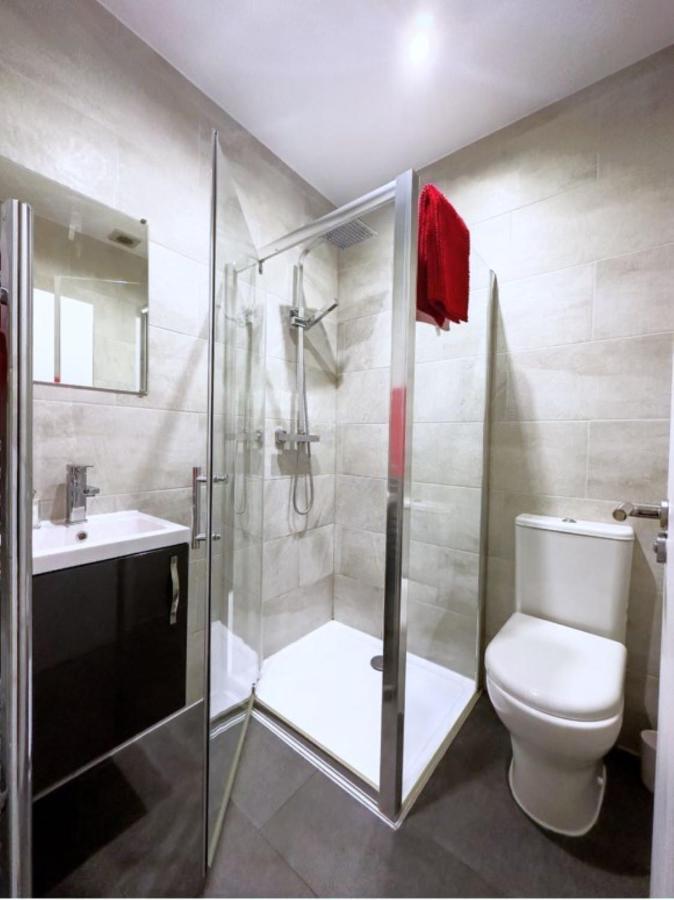 Attractive 2 Bed Apartments Free Wi-Fi And Parking Croydon Buitenkant foto